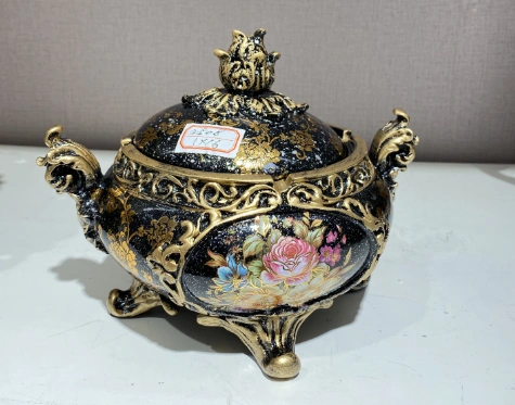 Decorative bowl with lid | Декоративная чаша с крышкой