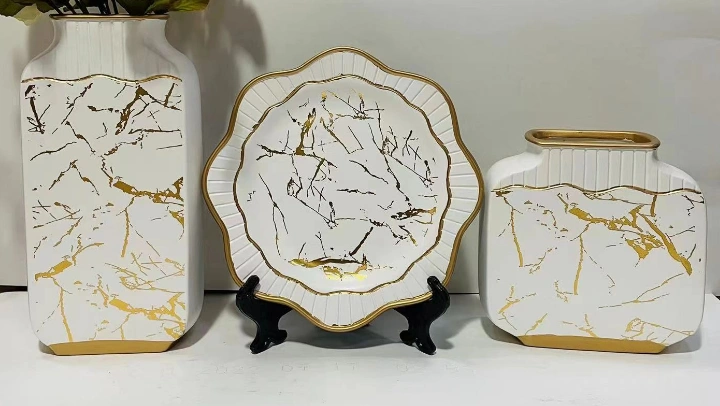 Decorative set (plate + 2 vases) | Декоративный набор (тарелка + 2 вазы)